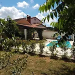 Rustic House With Private Swimming Pool
